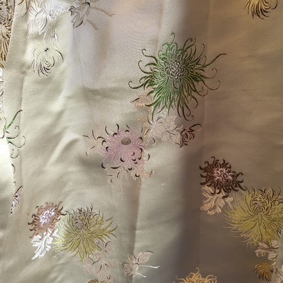 Chinese Reversible Robe Black with Red Details - Picture 4 of 10